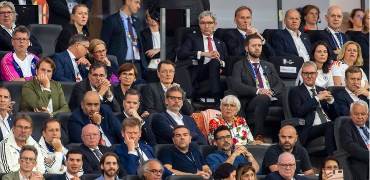 Screenshot_2024_07_06_at_15_07_17_Die_Abgehobenen