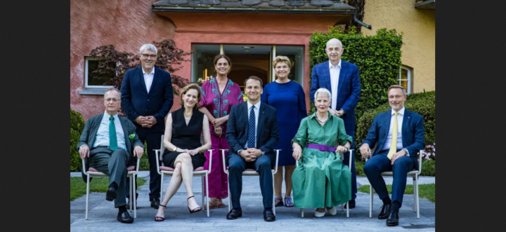 Screenshot_2024_11_16_at_21_58_41_Ringier_Diner_Republicain_2024.png.webp_WEBP_Grafik_967_617_Pixel_Skaliert_95_