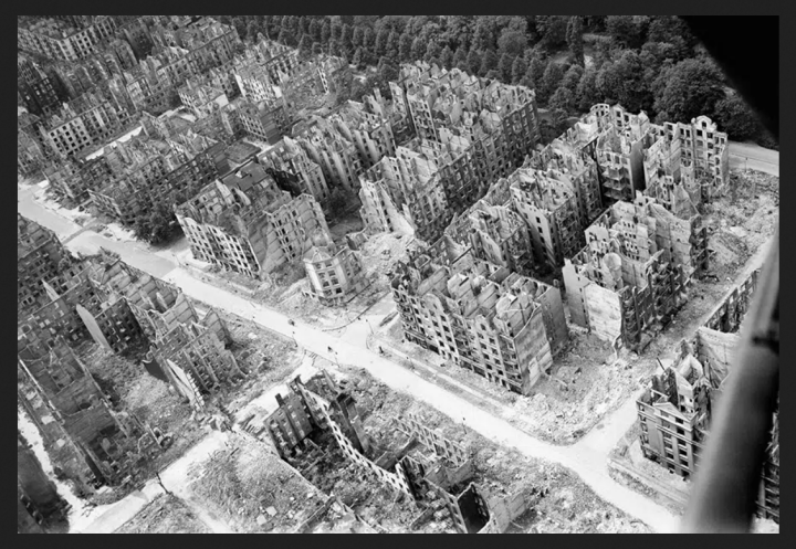 Screenshot_2025_03_25_at_13_28_07_Royal_Air_Force_Bomber_Operation_Gomorrha.png.webp_WEBP_Grafik_900_613_Pixel_