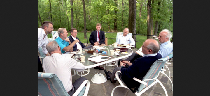 Screenshot_2025_04_26_at_12_03_44_around_the_table.jpg_JPEG_Grafik_1200_857_Pixel_Skaliert_68_ Screenshot_2025_04_26_at_12_03_44_around_the_table.jpg_JPEG_Grafik_1200_857_Pixel_Skaliert_68_