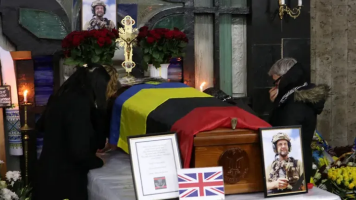 Screenshot_2025_07_05_at_17_42_47_Ukraine_Sarg_Fahnen_b469809a.webp_WEBP_Grafik_768_432_Pixel_