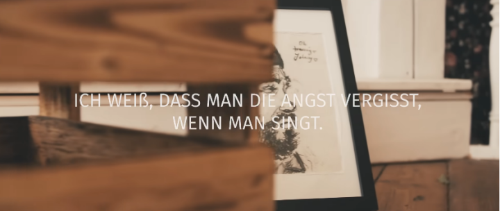 Screenshot_2025_08_04_at_13_00_40_Sarah_Lesch_Da_Draussen_Offizielles_Video_YouTube