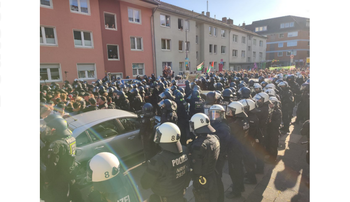 Screenshot_2025_08_31_at_22_17_25_Polizeischikane_und_Verletzte_bei_linker_Friedensdemonstration_in_K_ln_RT_DE