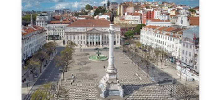 Screenshot_2025_12_15_at_20_20_32_Seniora.org_Auf_dem_Rossio_roch_es_nach_Revolution_In_Portugal_fand_am_11.Dezember_ein_Generalstreik_statt
