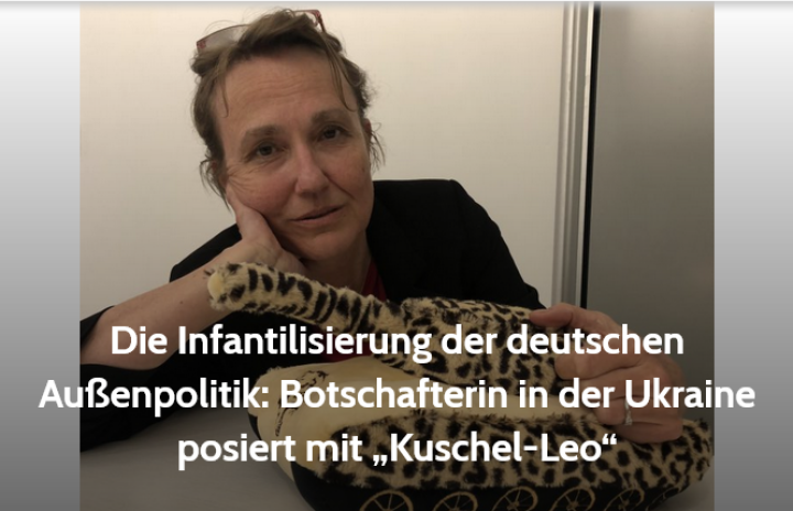 Screenshot_2026_01_11_at_09_27_35_Die_Infantilisierung_der_deutschen_Au_enpolitik_Botschafterin_in_der_Ukraine_posiert_mit_Kuschel_Leo_
