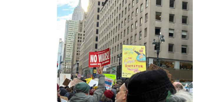 Screenshot_2026_01_18_at_21_20_20_No_Wars_No_Kings_No_ICE_Hands_Off_Venezuela_Protestzug_der_Vielfalt_in_New_York